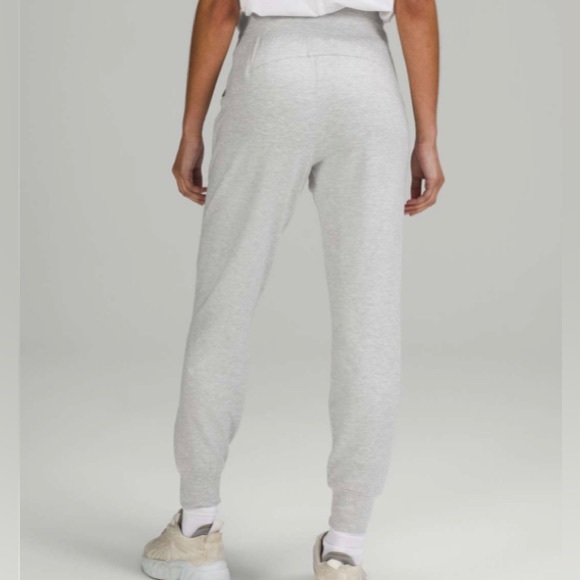 lululemon Ready to Fleece HR Jogger Grey Size 6 NWT - Picture 2 of 4